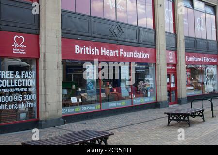 Il negozio di beneficenza della British Heart Foundation di Banbury, Oxfordshire, Regno Unito, ha preso il 26 giugno 2020 Foto Stock