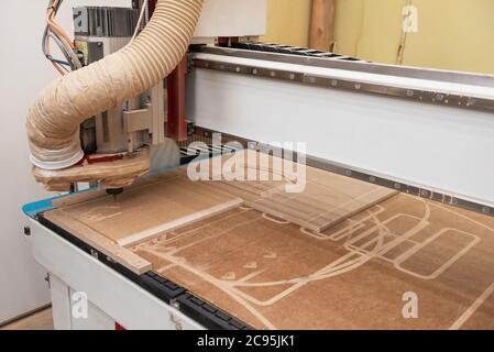 Produzione di mobili in legno. Foto Stock