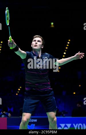 Viktor Axelsen della Danimarca in azione durante gli uomini ingles Yonex All England Open Badminton Championships. Giorno 3 all'Arena Birmingham. Foto Stock