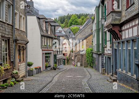 Splendida vista sulla città vecchia di Monschau in Germania Foto Stock
