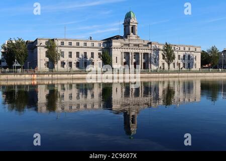 Municipio, Albert Quay e il fiume Lee, Città di Cork, Contea di Cork, Irlanda Foto Stock