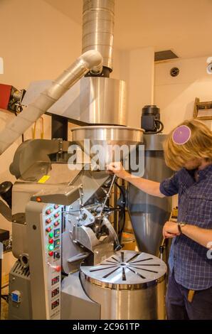 Tostatura perfetta dei chicchi di caffè Foto Stock
