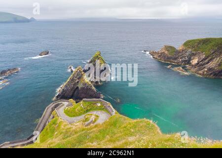 La vista mozzafiato delle isole Blasket dal molo di Dunquin (Dún Chaoin). Penisola di Dingle, Contea di Kerry, provincia di Munster, Irlanda, Europa. Foto Stock