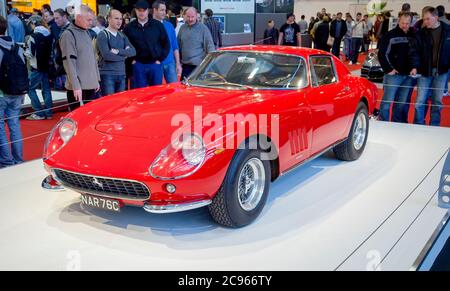 Essen, Nord Reno-Westfalia, Germania - UNA Ferrari 250 GTO rossa sarà ammirata dai visitatori del Salone dell'automobile di Essen. Foto Stock