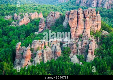 Le rocce di Belogradchik - punto di riferimento naturale nella zona di Belogradchik, Montagne dei Balcani, Bulgaria nord-occidentale Foto Stock