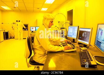 Duisburg, Renania Settentrionale-Vestfalia, Germania - alta tecnologia nell'area della Ruhr. CeNIDE, Centro di Nanointegrazione presso l'Università di Duisburg-Essen. Foto Stock