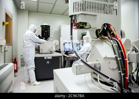 Duisburg, Renania Settentrionale-Vestfalia, Germania - alta tecnologia nell'area della Ruhr. CeNIDE, Centro di Nanointegrazione presso l'Università di Duisburg-Essen. Foto Stock