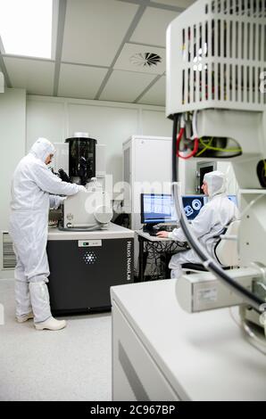 Duisburg, Renania Settentrionale-Vestfalia, Germania - alta tecnologia nell'area della Ruhr. CeNIDE, Centro di Nanointegrazione presso l'Università di Duisburg-Essen. Foto Stock