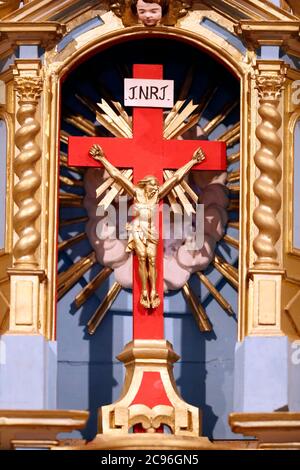Chiesa di San Pietro aux Liens (San Pietro in catene). La crocifissione. Gesù sulla croce. La Giettaz. Francia. Foto Stock
