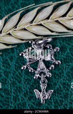 Croce Hugenot protestante e orecchio di grano. Francia. Foto Stock