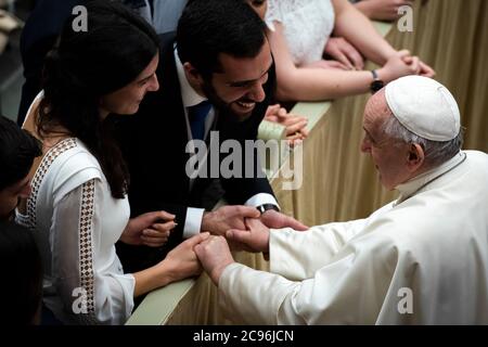 Papa Francesco durante l udienza generale nell Aula Paolo VI in Vaticano. Foto Stock