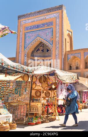 La vista della famosa via bazar a Khiva Foto Stock