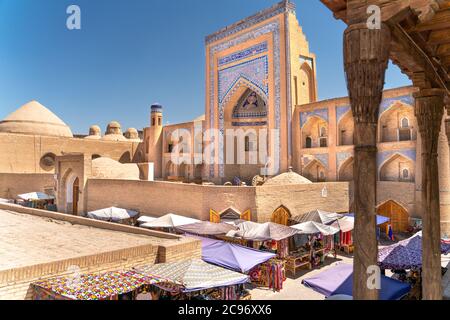 La vista o famosa via bazar a Khiva Foto Stock