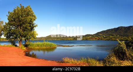 Lago di stoccaggio Lac du Salagou, Francia, Herault, Celles Foto Stock