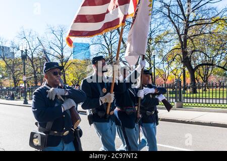 54th Massachusetts Infanteria Regiment marciando dal Boston Common nella Veterans Day Parade. Foto Stock