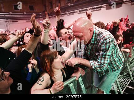 Linkoping, Svezia 20170324 Concerto con la band punk KSMB al Concerto e congresso di Linköping. Le Legends sono state riunite per un concerto a Bråvalla l'anno scorso, e sembra aver fornito un sapore aggiunto; in primavera vanno in un lungo tour. Foto Gippe Gustafsson Foto Stock