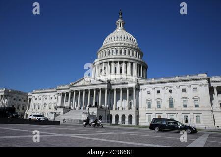 Washington, Stati Uniti. 29 luglio 2020. I resti del Rep. John Lewis, D-GA, partono dal Campidoglio americano il 29 luglio 2020 a Washington, DC. (Foto di Oliver Contreras/SIPA USA) Credit: Sipa USA/Alamy Live News Foto Stock