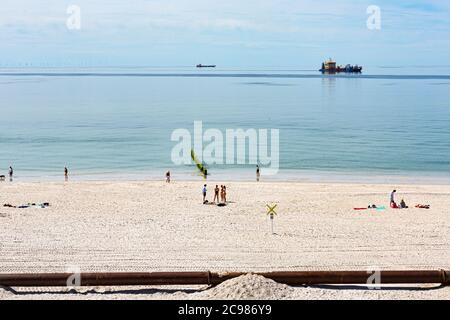 Badestrand, Meer, Düker, Menschen, Buhne, Saugbaggerschiff Foto Stock