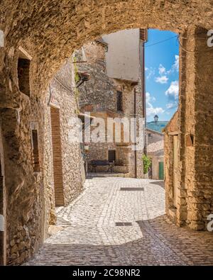 Orvinio, bellissimo borgo in provincia di Rieti, Lazio, Italia. Foto Stock