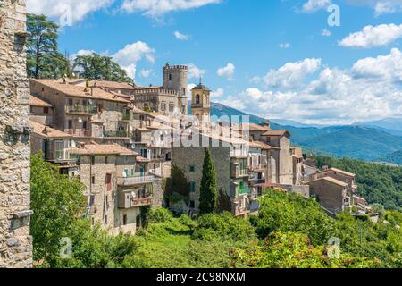 Orvinio, bellissimo borgo in provincia di Rieti, Lazio, Italia. Foto Stock