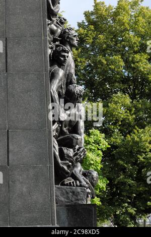 Varsavia Polonia gli eroi del Ghetto Memorial monumento onora i combattenti ebrei del 1943 insurrezione del Ghetto Foto Stock