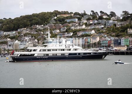 Virginian Superyacht, di proprietà di Lord Anthony Bamford, ormeggiato nel fiume Dart, Dartmouth Foto Stock