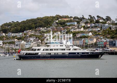 Virginian Superyacht, di proprietà di Lord Anthony Bamford, ormeggiato nel fiume Dart, Dartmouth Foto Stock