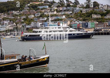 Virginian Superyacht, di proprietà di Lord Anthony Bamford, ormeggiato nel fiume Dart, Dartmouth Foto Stock