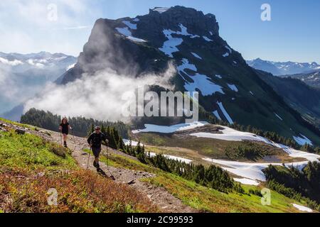 Escursioni in Canadian Mountain Landscape Foto Stock