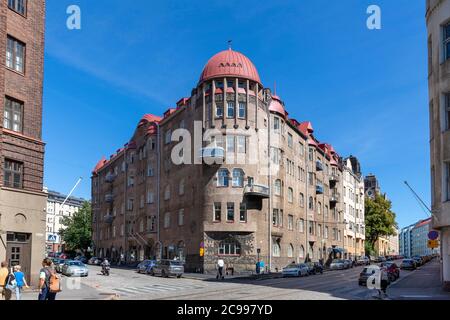 Helsinki, Finlandia - 26 luglio 2020: I vecchi edifici della capitale finlandese, Helsinki, sono stati costruiti durante un lungo periodo di tempo. Ogni edificio mostra Foto Stock