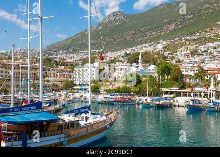 Barche nel porto di Kalkan, provincia di Antalya, Turchia Foto Stock