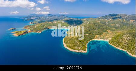 Vista sulla costa della spiaggia di Leftos Gialos, Alonnisos, Grecia Foto Stock