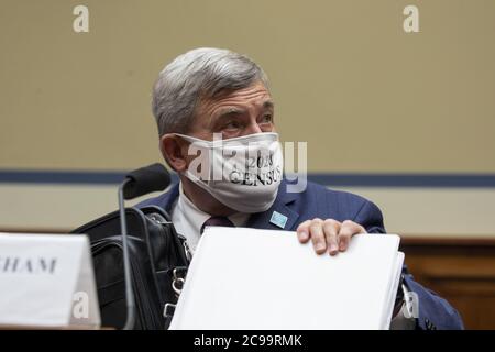 Washington, Stati Uniti. 29 luglio 2020. Steven Dillingham, direttore del Census Bureau, testimonia dinanzi al Senato Homeland Security and Governmental Affairs Committee sul censimento del 2020 che si è svolto presso il Campidoglio degli Stati Uniti a Washington DC mercoledì 29 luglio 2020. Photo by Tasos Katopodis/UPI Credit: UPI/Alamy Live News Foto Stock