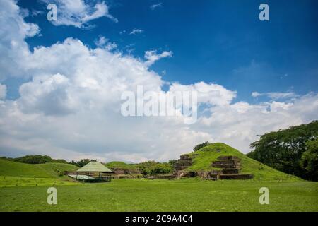 Piramide di San Andres e sito di scavo a El Salvador Foto Stock