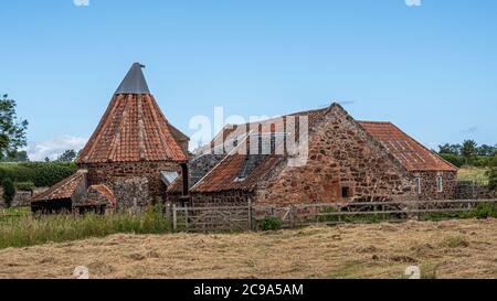 Preston Mill, è uno dei più antichi mulini ad acqua ancora in funzione in Scozia. Costruito nel XVI secolo, è utilizzato come location cinematografica nell'Outland Foto Stock