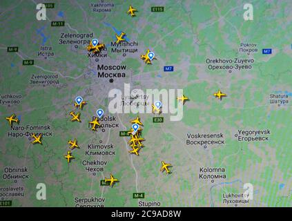 Traffico aereo su Mosca, Russia (29 luglio 2020, UTC 12.02), su Internet con il sito Flightradar 24, durante il Coronavirus Pandemic Foto Stock