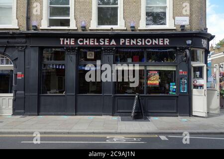 Il Chelsea Pensioner Pub vicino a Stamford Bridge, casa del Chelsea Football Club. Foto Stock