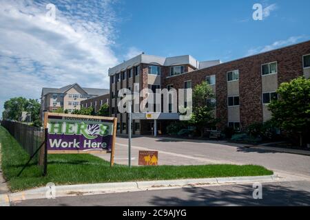 West St. Paul, Minnesota. Southview Acres Health Care Center. 161 persone infettate con il coronavirus in questa struttura senior. 100 residenti e 61 Foto Stock