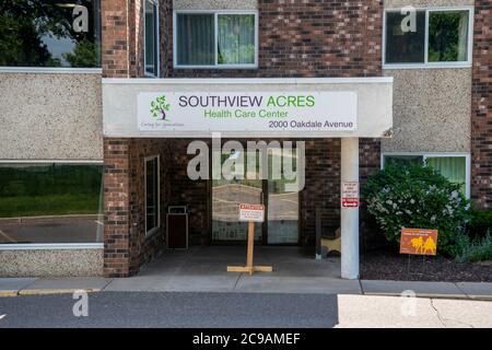 West St. Paul, Minnesota. Southview Acres Health Care Center. 161 persone infettate con il coronavirus in questa struttura senior. 100 residenti e 61 Foto Stock