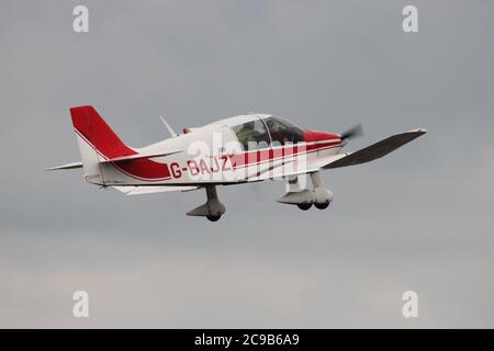 G-BAJZ, un Robin DR400/120 Dauphin 2+2 di proprietà e gestito da Prestwick Flying Club, nella sua casa di base a Prestwick International Airport in Ayrshire Foto Stock