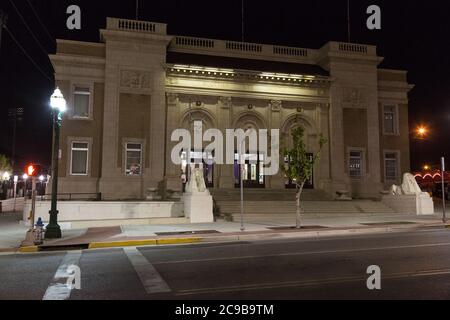 El Paso, Texas. Vista notturna del Palazzo di Rite Scozzese, luogo d'incontro dei membri della Massoneria. Foto Stock