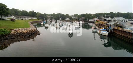 Pesca e imbarcazioni da diporto al bacino di Perkins Cove, Ogunquit, ME, USA Foto Stock