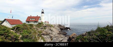 Portland Head Light, faro storico all'ingresso del porto di Portland, completato nel 1791, il più antico faro del Maine Foto Stock