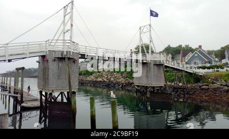 Perkins Cove Drawbridge, vista in una giornata buia, Ogunquit, ME, USA Foto Stock