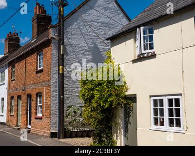 Case a schiera, Kintbury, Berkshire, Inghilterra, UK, GB. Foto Stock