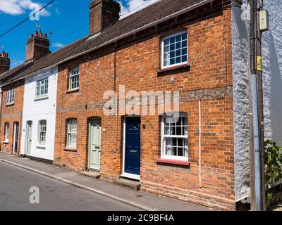 Case a schiera, Kintbury, Berkshire, Inghilterra, UK, GB. Foto Stock