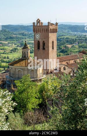 Veduta aerea della cupola del Santuario del Santo Crocifisso e della Torre Matilde, San Miniato Pisa, Italia Foto Stock