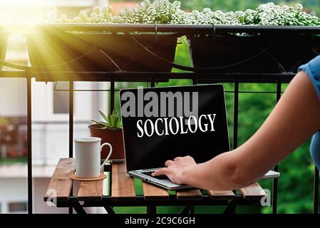 Testo di scrittura di parole Sociologia. Foto d'affari che mostra l'analisi scientifica di un'istituzione sociale come una panoramica funzionale dell'intero luogo di lavoro personale Foto Stock