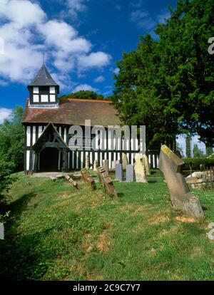 Vedi NE della chiesa di San Pietro, Melverley, Inghilterra, Regno Unito, una delle due chiese completamente in legno-incorniciato in Shropshire: Quercia con wattle-e-daub infill Foto Stock