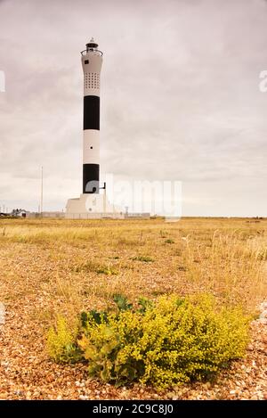 Dungeness nuovo faro sulla spiaggia a Dungeness, Kent, Inghilterra Foto Stock